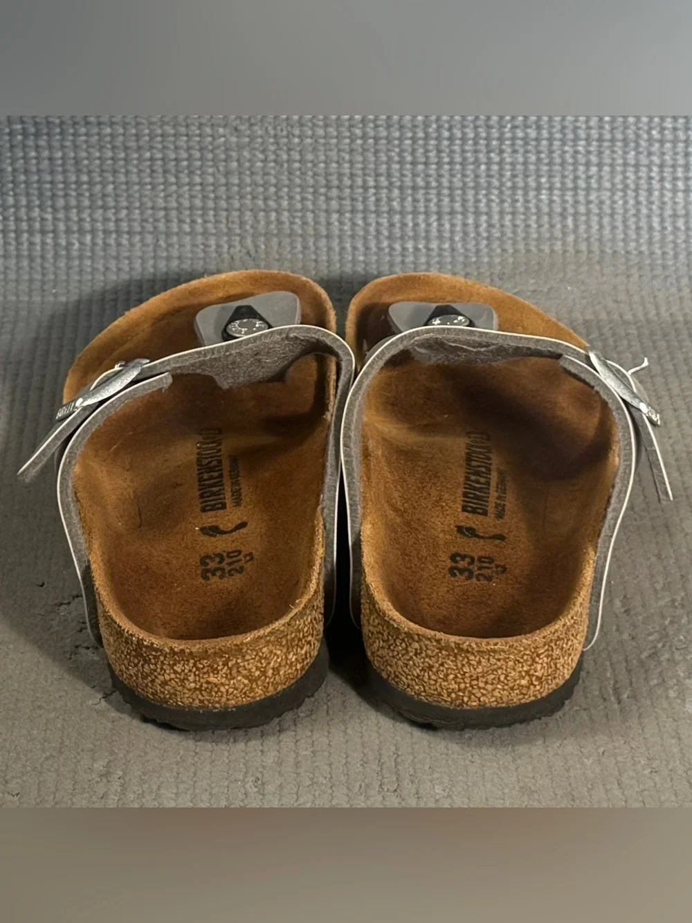 Birkenstock Kid’s Gizeh Silver Birko-Flor Sandal Size Size 2 US 33 EU